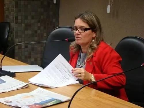 Ivana Bastos quer instituir Política Estadual de Assistência aos Filhos de Mulheres Apenadas