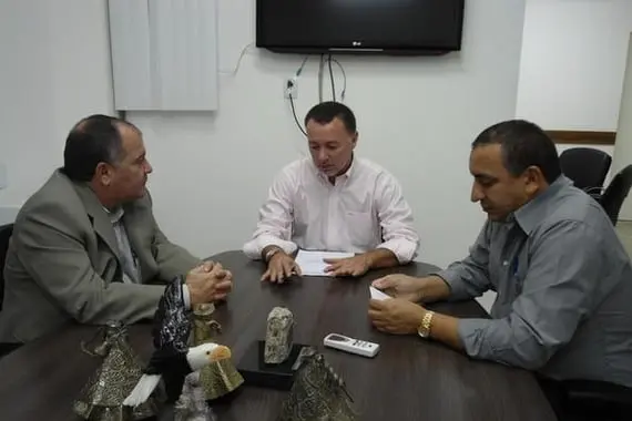 Prefeito de Urandi participa de audiência na Sudesb