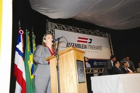 Ivana Bastos participa de sessão itinerante em Vitória da Conquista