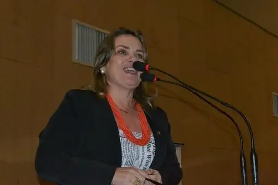 Ivana Bastos participa de discussão sobre elaboração do Plano Plurianual