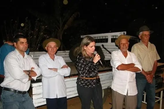Comunidade na região de Morrinhos festeja a chegada da energia elétrica 