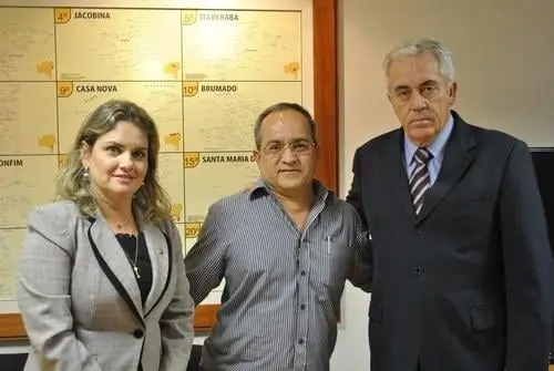 Deputada Ivana Bastos acompanha prefeito de Itambé em audiência com Otto Alencar