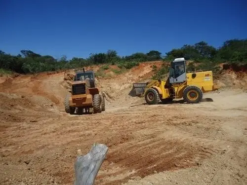 Derba e Prefeitura trabalham na reforma das estradas de Pindaí