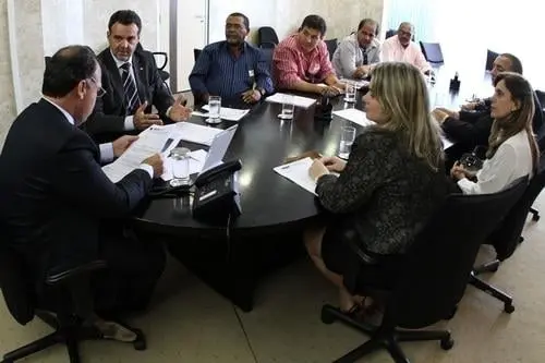Deputada cobra urgência no projeto da estrada de Urandi a Sebastião Laranjeiras