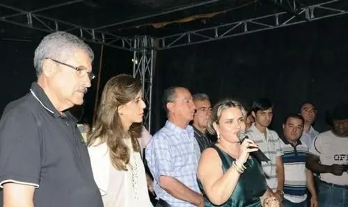 Distrito de Sebastião Laranjeiras ganha quadra poliesportiva