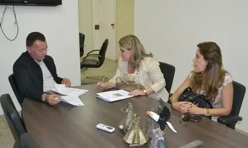 Ivana Bastos e apresenta pleitos de Sebastião Laranjeiras e Iuiu na Sudesb 