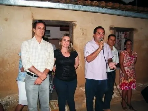 Ivana Bastos visita comunidade de Novilha e Bom Será