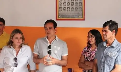 Ivana Bastos e Paulo Costa visitam a comunidade de Morrinhos, em Guanambi