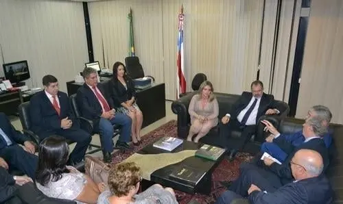 Presidente Mundial da ENRC reúne-se com deputados na Assembleia Legislativa