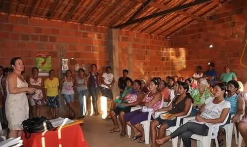 Deputada participa de assinatura de convênio na comunidade de Barreiros (Pindaí)