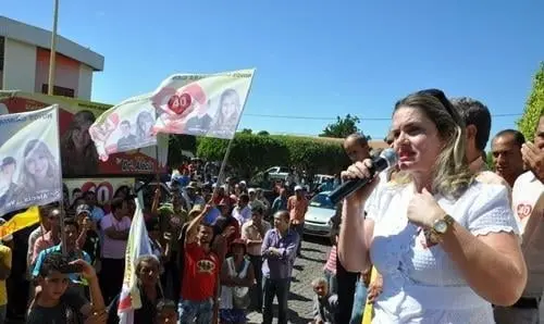 Deputada participa de inauguração de comitê político em Candiba