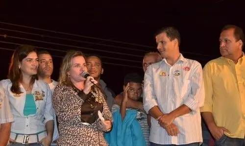 Ivana Bastos marca presença no comício de Eduardo Gama, em Itambé