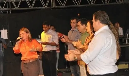 Deputada participa de comemoração da vitória em Dom Basílio