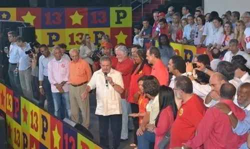 Lula participa de comício de Pelegrino