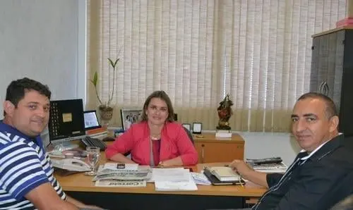 Deputada recebe prefeito de Urandi 