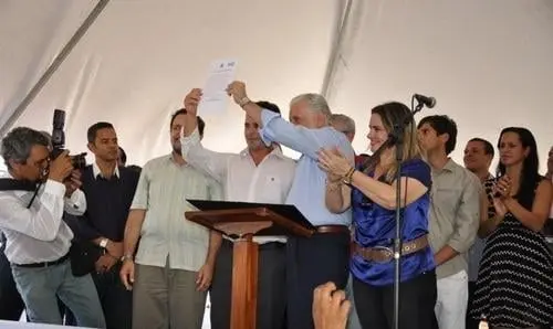 Governador assina ordem de serviço para abastecimento de água em Feira da Mata