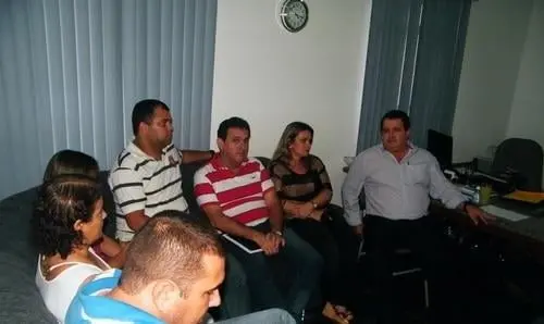 Em Dom Basílio, deputada se reúne com prefeito, secretários e vereadores