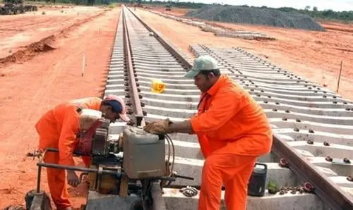 Ivana Bastos comemora licença para empresa supervisora das obras da Fiol em Gbi