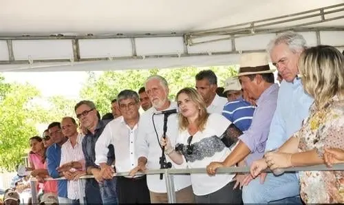 Governador inaugura estrada solicitada por Ivana Bastos.