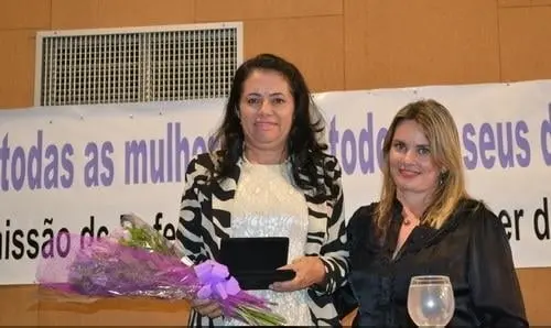 Deputada Ivana Bastos homenageia presidente da CDL de Guanambi