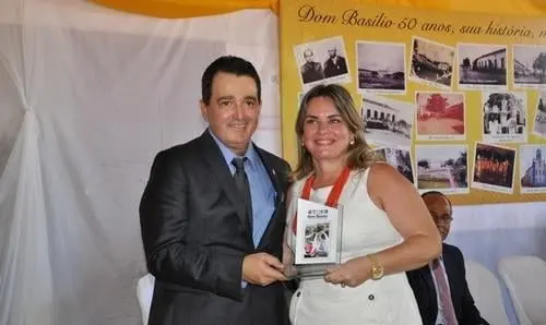 Ivana Bastos participa de aniversário de Dom Basílio