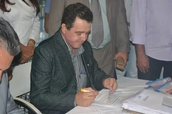 Dom Basílio firma convênio para os festejos juninos
