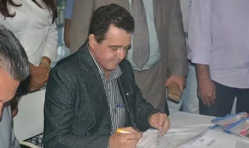 Dom Basílio firma convênio para os festejos juninos