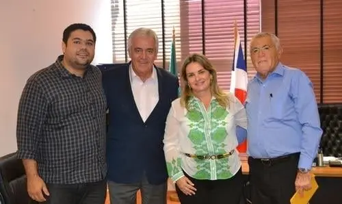 Ivana Bastos e lideranças de Serra Dourada visitam Otto Alencar