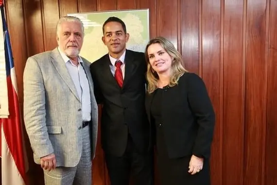 Deputada e prefeito de Serra do Ramalho participam de audiência com governador