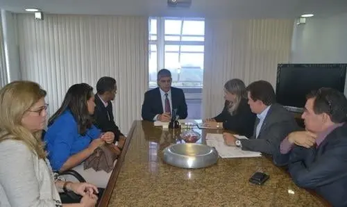 Deputada solicita reforma de delegacia e aumento de efetivo para Dom Basílio