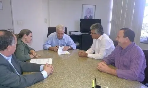  Após solicitação da deputada, Seinfra autoriza projeto de iluminação em Ibitira