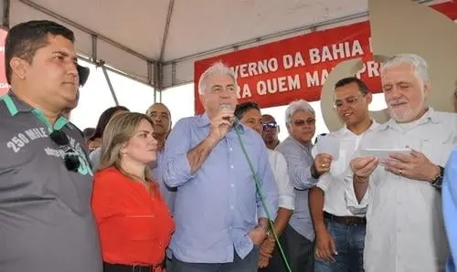 Ivana Bastos acompanha governador em inauguração no sudoeste