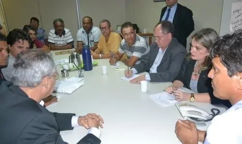 Deputada assume luta para regularização do transporte complementar no sudoeste