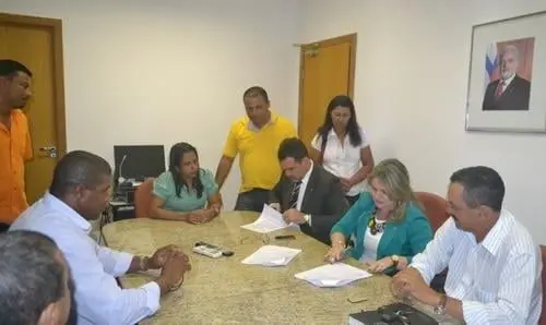 Associações rurais de Palmas de Monte Alto são beneficiadas com tratores 