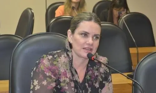 Deputada destaca importância da luta contra o câncer de mama