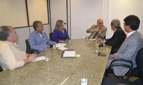 Deputada se reúne com o secretário César Lisboa 