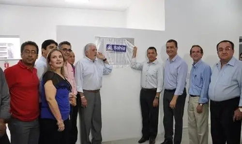 Ivana Bastos acompanha governador na inauguração do LACEN em Guanambi