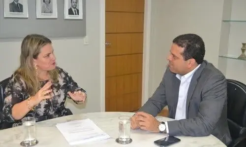 Deputada acompanha processo de implantação do SAC de Guanambi