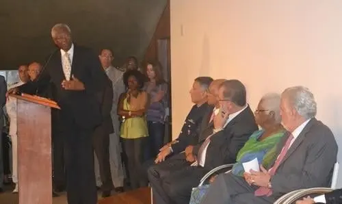 Edvaldo Brito assume secretaria em solenidade disputada