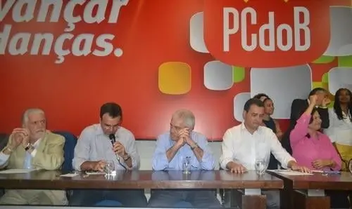 Ivana Bastos marca presença em ato do PCdoB em apoio à Rui Costa e Otto Alencar