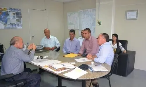 Dom Basílio: Prefeito e vereadores se reúnem com superintendente de Energia 