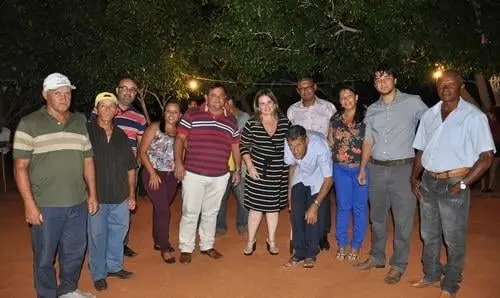 Igaporã: 37 famílias de Salininha são beneficiadas com energia elétrica