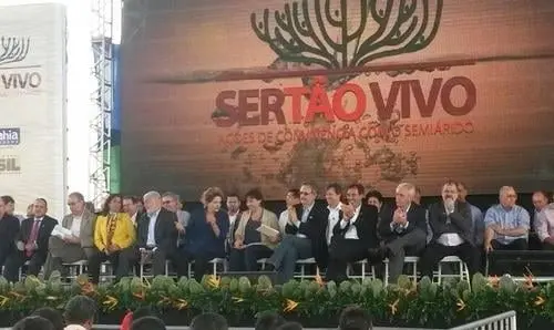 Deputada Ivana Bastos participa de ato com a presidente e o governador