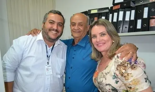 Ivana Bastos comemora assinatura de convênio da Conder para Dom Basílio
