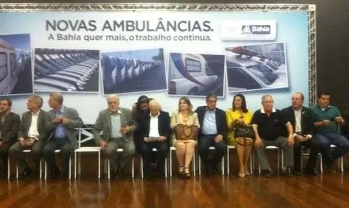 Deputada e Governador entregam ambulâncias para municípios baianos