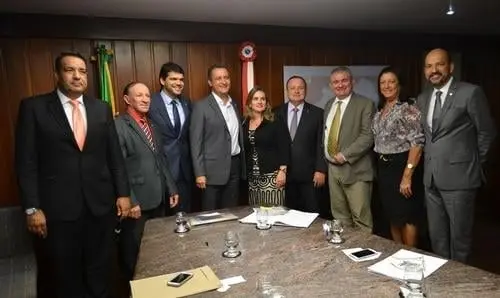 Em reunião da bancada do PSD com o governador, deputada reitera solicitações