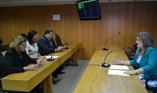 Comissão da Fiol: Deputada acompanha situação dos trabalhadores em Jequié