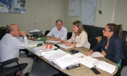 Deputada acompanha solicitações de energia na Supec