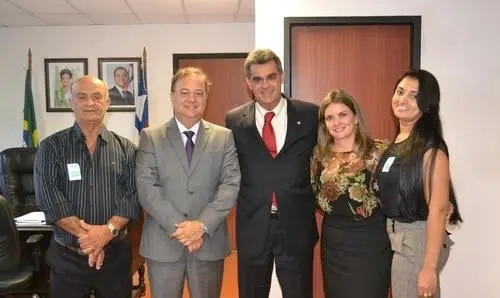 Deputada e prefeito de Dom Basílio se reúnem com secretário de Saúde do Estado