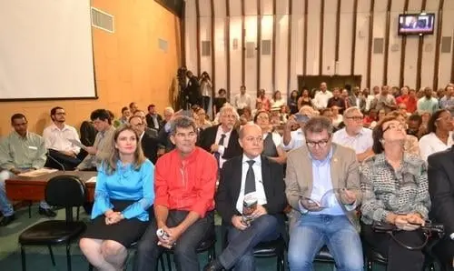 Ivana Bastos participa de homenagem a Zezéu Ribeiro